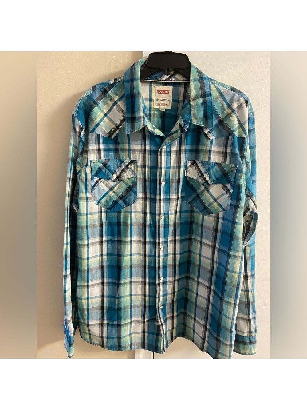Levis Strauss & co men’s plaid double breasted snap button up shirt. XL‎